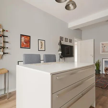 Guesthost - Cenisio Cozy Flat Near Mm5 * Милан